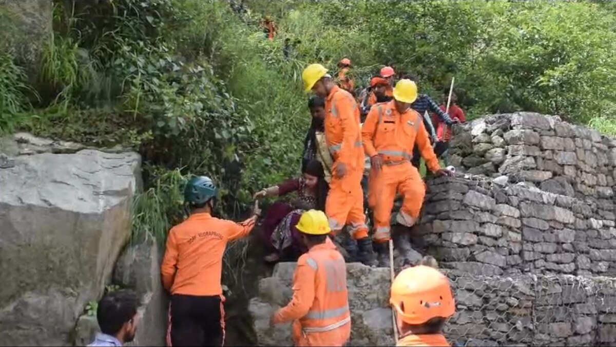 Kedarnath Cloudburst: केदारघाटी में श्रद्धालुओं का रेस्क्यू ऑपरेशन जारी, सेना की कई टीमें मौजूद, अधिकारी कर रहे निगरानी