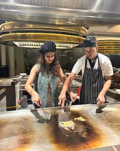 Keerthy Suresh Photos : கண்ணாடி முன் க்யூட் செல்ஃபி... நடிகை கீர்த்தி சுரேஷின் க்ளிக்ஸ்!