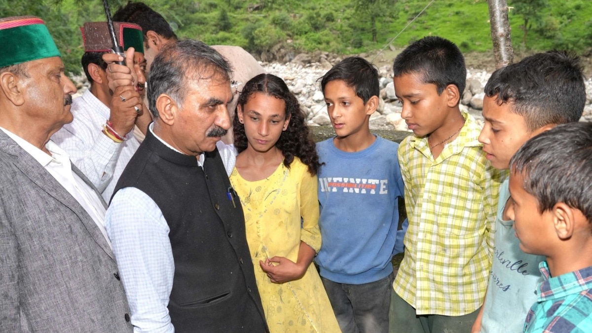 Himachal Pradesh Cloudburst: CM Sukhvinder Singh Sukhu Visits rampur ann |  Himachal Cloudburst: CM सुखविंदर सिंह सुक्खू ने किया आपदा प्रभावित समेज का  दौरा, पीड़ितों के लिए किया अहम ऐलान