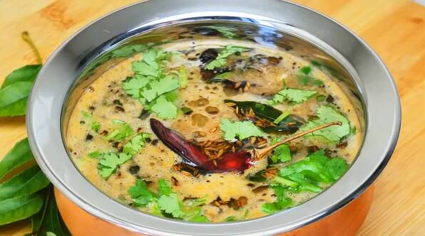 அடுத்தது பருப்பு முழுகும் அளவிற்கு தண்ணீர் சேர்த்து குக்கரை மூடி வைத்து அடுப்பை மிதமான தீயில் வைத்து நான்கு விசில் வரும் வரை வேகவிடவும்.