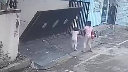 Iron Gate Falls On three Year Old Pune Girl She Dies CCTV video viral Shocking Video : பயங்கர சோகம்.. 3 வயது குழந்தை மீது விழுந்த இரும்பு கேட்.. அதிர்ச்சி சிசிடிவி காட்சிகள்..