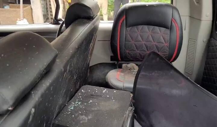 मौके पर पुलिस के आला अधिकारी भी पहुंच गए. घायल हुए करीब आधा दर्जन लोगों को अस्पताल में इलाज के लिए भेजा गया. पीड़ित परिवार के बयान पर पुलिस ने कुछ लोगों को हिरासत में भी ले लिया.