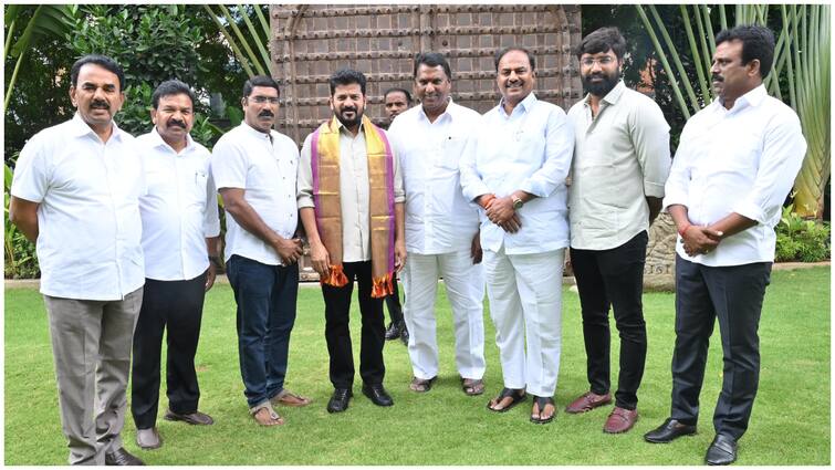 Gadwal MLA Krishnamohan Reddy met Telangana CM Revanth Reddy Gadwal MLA: గద్వాల్ ఎమ్మెల్యే చుట్టూ తెలంగాణ రాజకీయం- సీఎం రేవంత్ రెడ్డితో కృష్ణమోహన్ రెడ్డి సమావేశం