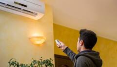 Side Effects Of AC: આખી રાત એસી ચાલુ રાખી સૂતા હોય તો થઈ જાવ સાવધાન, બગડી શકે છે તબિયત 