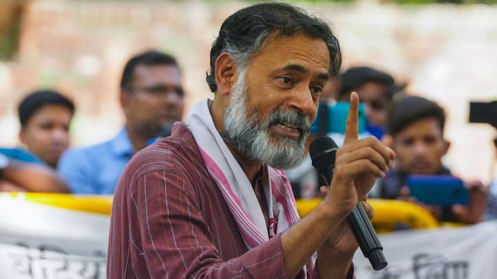 Yogendra Yadav On Caste Census: जातीय जनगणना को लेकर राजनीतिक विश्लेषक योगेंद्र यादव ने बयान देते हुए कहा कि राहुल गांधी के कास्ट को लेकर बयानों की पूरी हिस्ट्री खोल दी गई है, लेकिन बीजेपी की नहीं.