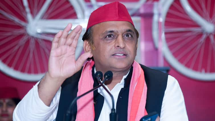 Akhilesh Yadav Attack BJP on Nazul land bill Said BJP Make People homeless for land mafia 'भाजपाई मकान भी छीनना चाहते हैं', अखिलेश यादव ने नजूल भूमि विधेयक को लेकर बीजेपी को घेरा