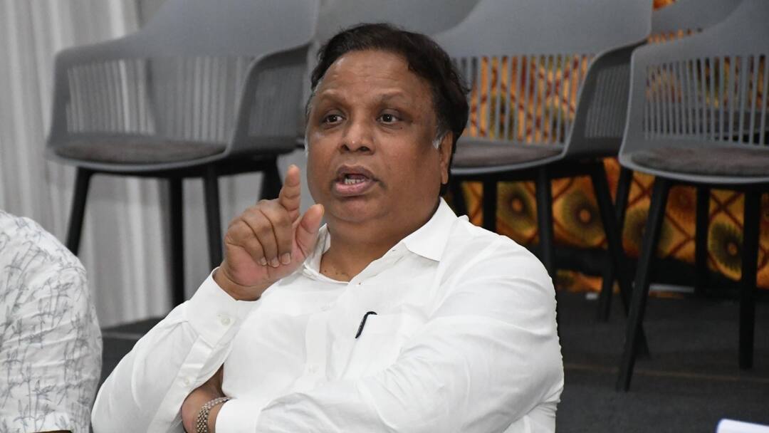 BJP Ashish Shelar slams Uddhav Thackeray Change party to Dawood Sena Rahul Gandhi MVCA ANN 'लोकसभा चुनाव के बाद से विशेष समुदाय को खुश करने में जुटा MVA', बीजेपी ने उद्धव ठाकरे को दे दी ये सलाह