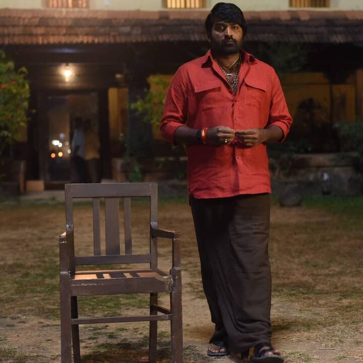 विजय सेतुपति की इस ब्लॉकबस्टर फिल्म ‘महाराजा’ को नितिलन स्वामीनाथन ने बनाया है. जिसमें एक्टर महाराजा बने हैं. फिल्म का सस्पेंस और एक्टर की अदाकारी अब हर किसी का दिल जीत रही है.