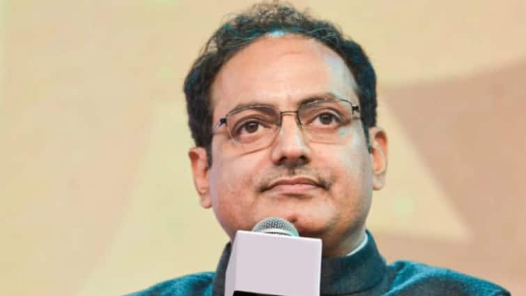 Vikas Divyakirti Announces Rs 10 Lakh Aid To Families Of Deceased Students; Offers Free Coaching To Rau's IAS Aspirants Vikas Divyakirti Announces Rs 10 Lakh Aid To Families Of Deceased Students; Offers Free Coaching To Rau's IAS Aspirants