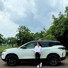 Rinku Rajguru : आर्ची मॅडमचा क्लासी लूक, सोशल मीडियावरील फोटोंची चर्चा