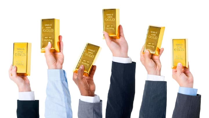 Sovereign Gold Bonds: सॉवरेन गोल्ड बॉन्ड स्कीम के तहत निवेशकों को पहली सीरीज 2016-17 में जारी की थी. इस स्कीम के तहत निवेशकों को कुल 100 फीसदी से ज्यादा का रिटर्न मिला है.