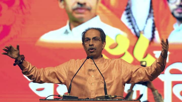 Uddhav Thackeray Rally: पुणे की रैली में उद्धव ठाकर ने पूछा कि अमित शाह बताएं नीतीश कुमार और चंद्रबाबू नायडू हिंदुत्व को लोग हैं क्या? इस दौरान उन्होंने अमित शाह के पुराने बयान का भी जिक्र किया.