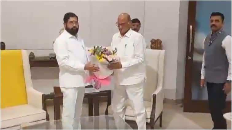 sharad pawar ncp sp meets cm eknath shinde likely discussed maratha reservation issue राज ठाकरे के बाद अब शरद पवार ने की CM एकनाथ शिंदे से मुलाकात, क्या है मुद्दा?