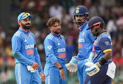 Rohit Sharma : रोहित शर्मा श्रीलंकेविरुद्धच्या विजयासाठी भाकरी फिरवणार, रिषभ पंतला संघात स्थान? कुणाला बाहेरचा रस्ता दाखवणार