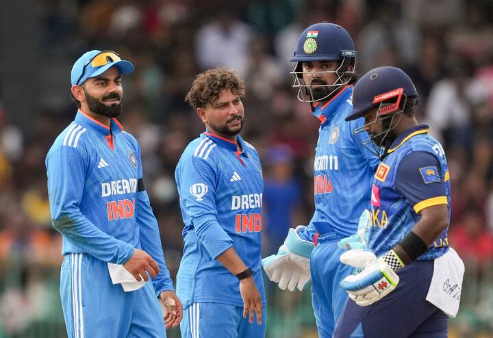 भारत आणि श्रीलंका यांच्यातील दुसरी वनडे मॅच उद्या कोलंबोत होणार आहे. या सामन्यात विजय मिळवण्यासाठी रोहित शर्मा संघात फेरबदल करण्याची शक्यता आहे.