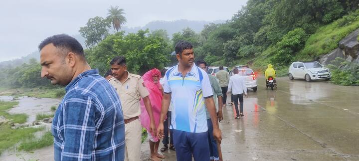 મુસાફરોને તેમના સ્થાન સુધી પહોંચવા માટે પોલીસ દ્વારા અન્ય વ્યવસ્થા કરવામાં આવી હતી.