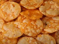 Arisi Thattai : மொறு மொறுப்பான அரிசி தட்டை.. சுலபமா செய்துவிடலாம்!