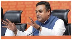 सिर पर हाथ रखकर संबित पात्रा ने शिव की तस्वीर दिखाने पर राहुल गांधी को इस अंदाज में दिया जवाब