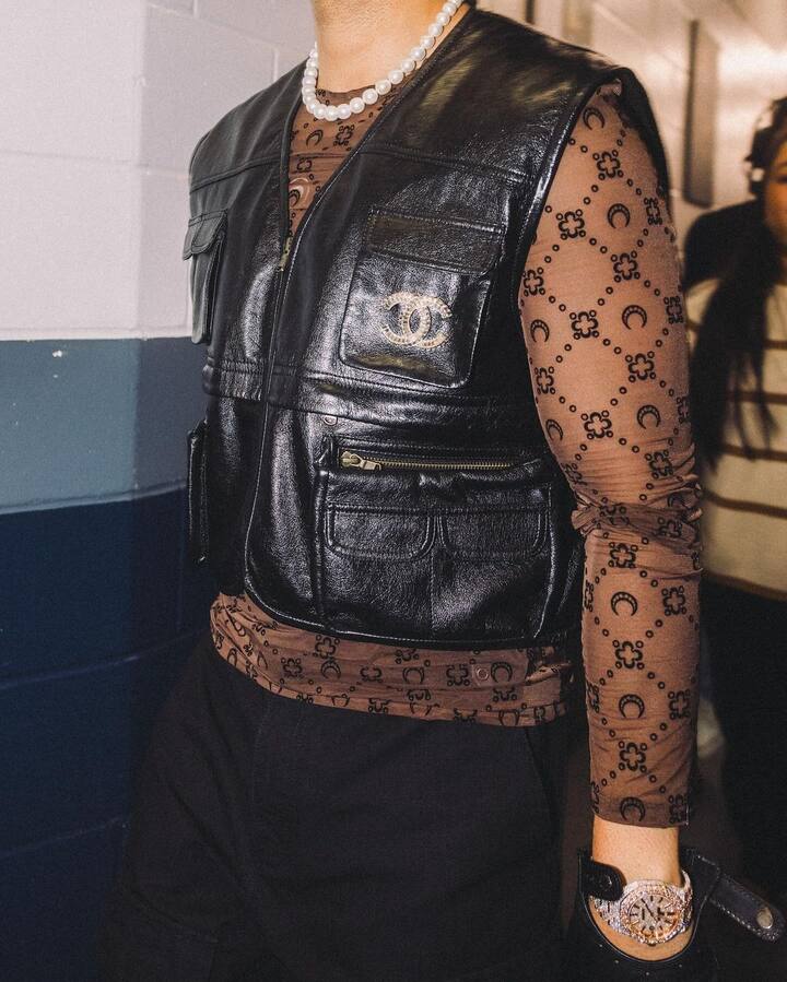 दिलजीत लवकरच अभिनेता सनी देओलसोबत 'बॉर्डर 2'मध्ये धमाल उडवणार आहे. 'बॉर्डर 2'या चित्रपटासाठी निर्मात्याने दिलजीतला अप्रोच केलं आहे. (P.C diljitdosanjh)