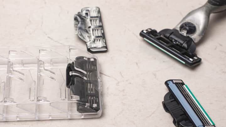 1. Use Sharp Razor: Never use the blunted or dull blades as they might cause irritation and lead to the unnecessary scraping of the skin. Old razors also cause friction that might leave your skin damaged with bright red spots of visible damage. To avoid all these issues, it’s recommended to use a sharp and fresh razor with good lubrication to avoid skin damage to the best possible extent.  (Image source: Canva)