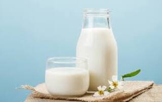 Milk Side Effects : હેલ્ધી ગણાતું દૂધ નિયમિત પીવો છો? તો સાવધાન, જાણો કોના માટે છે હાનિકારક