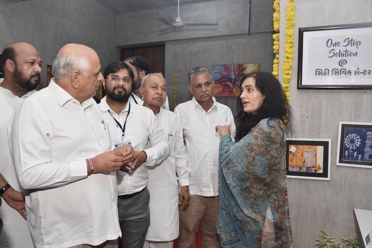 Chief Minister Bhupendra Patel gifted city civic centers to 32 municipalities of the state મુખ્યમંત્રી ભૂપેન્દ્ર પટેલે રાજ્યની 32 નગરપાલિકાઓને સિટી સિવિક સેન્ટર્સની ભેટ આપી  