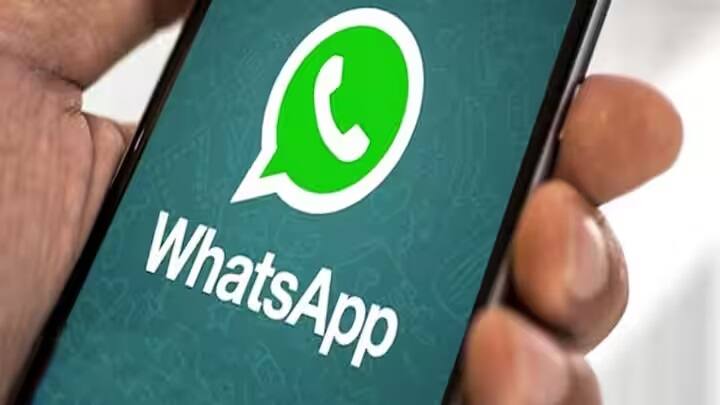 હવે તમે WhatsApp દ્વારા પણ રેલવેની ઘણી સુવિધાઓનો લાભ લઈ શકો છો. આ માટે તમારે તમારા ફોનમાં બે નંબર સેવ કરવા પડશે.