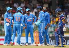 Rohit Sharma : रोहित शर्मा श्रीलंकेविरुद्धच्या विजयासाठी भाकरी फिरवणार, रिषभ पंतला संघात स्थान? कुणाला बाहेरचा रस्ता दाखवणार