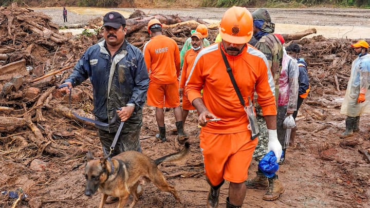 চূড়লমালা গ্রামে পাঠানো হয়েছে ২৫টির বেশি অ্যাম্বুল্যান্স।