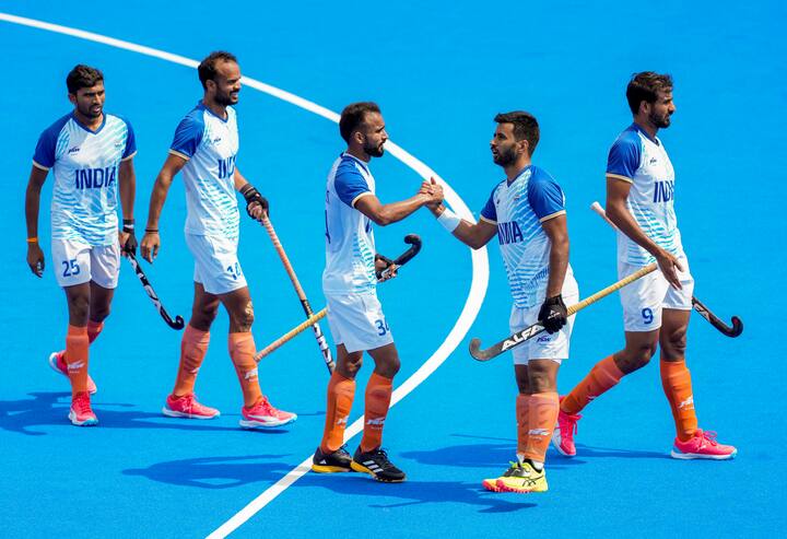 पॅरिस ऑलिम्पिकमध्ये भारताच्या हॉकी संघानं इतिहास रचला. बलाढ्य ऑस्ट्रेलियाचा भारतानं 3-2  असा पराभव केला. भारतानं या विजयासह उपांत्यपूर्व फेरीत प्रवेश केला. भारत उपांत्यपूर्व फेरीत ब्रिटन आणि जर्मनी यांच्यातील विजयी संघासोबत खेळेल.