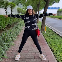 Ashu Reddy: ఢిల్లీ రోడ్లుపై జూనియర్ సమంత విన్యాసాలు.. ఎందుకంత ఆనందం అషు!