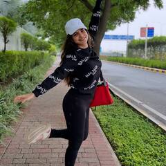 Ashu Reddy: ఢిల్లీ రోడ్లుపై జూనియర్ సమంత విన్యాసాలు.. ఎందుకంత ఆనందం అషు!