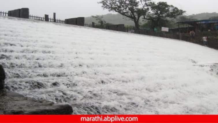 Lonavala Rain Update Heavy rain in Lonavala Heavy flow of water increased from the steps of Bhushi dam tourists are banned Lonavala Rain: लोणावळ्यात धुव्वाधार पाऊस! भुशी धरणाच्या पायऱ्यांवरून पाण्याचा प्रचंड प्रवाह वाढला,पर्यटकांना बंदी