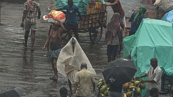 বুধবার ভারী বৃষ্টি হতে পারে দার্জিলিং, কালিম্পং, আলিপুরদুয়ার ও জলপাইগুড়ি জেলায়।