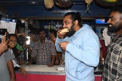 Dhruva Sarja: ముంబైలో రోడ్ సైడ్ వడాపావ్ తిన్న కన్నడ స్టార్ ధృవ్ సర్జా - మార్టిన్ ట్రైలర్ లాంచ్‌కు ముందు...