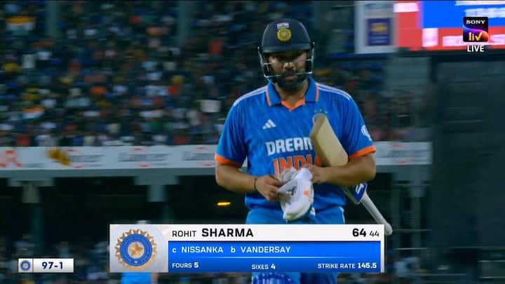 रोहित शर्मा आणि शुभमन गिल यांनी भारताला आक्रमक सुरुवात करुन दिली. श्रीलंकेनं भारतापुढं विजयासाठी 241 धावांचं आव्हान ठेवलं आहे. रोहित शर्माला 64 धावांवर जेफरी मेंडरसेनं बाद केलं. यानंतर भारताची फलंदाजी गडगडली.