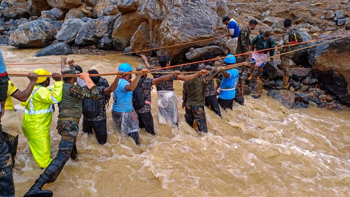 Kerala Landslide Fall: కమ్ముకున్న మరణ మేఘాలు! వయనాడ్‌లో ఊహించని ఆ రాత్రి అసలేం జరిగింది?