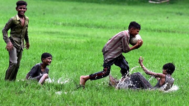মঙ্গলবার পুরুলিয়া, পশ্চিম বর্ধমান, বীরভূম ভারী বৃষ্টির সম্ভাবনা রয়েছে।