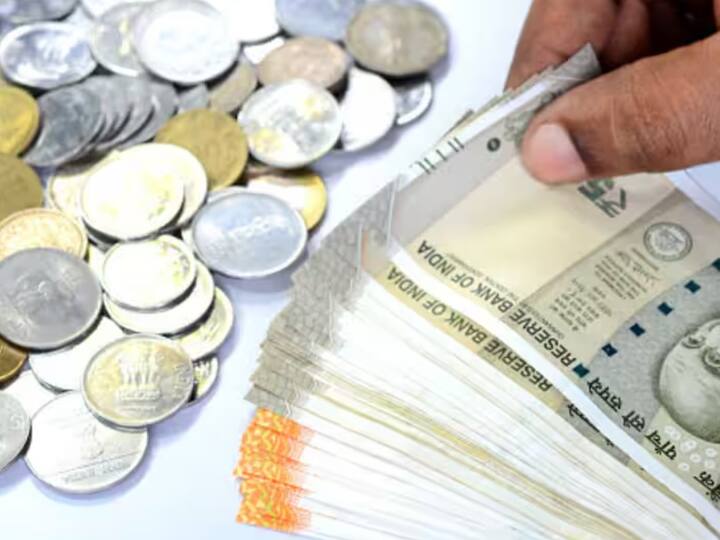 ज्येष्ठ नागरिकांसाठी सीनियर सिटीजन सिव्हिंग स्कीम योजना आहे. या योजनेत 1,000 रुपयांपासून ते 15 लाख रुपयांपर्यंत गुंतवणूक करता येते. या योजनेत प्राप्तिकर कायद्याच्या कलम 80 सी अंतर्गतत 1.50 लाख रुपयांपर्यंतची तुम्हाला सूट मिळते. या योजनेत तुम्हाला 8.2 टक्क्यांनी परतावा मिळतो.