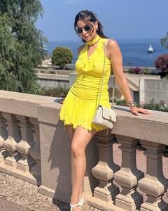 Aamna sharif: એક્ટ્રેસ આમના શરીફનો શોર્ટ યલો ડ્રેસમાં કાતિલ અંદાજ, જુઓ વાયરલ તસવીરો