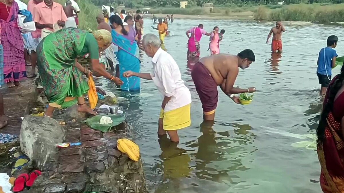 வத்தலகுண்டு: நள்ளிரவில் நடந்த திருவிழா - தலையில் தேங்காய் உடைத்து நேர்த்திக்கடன் செலுத்திய பக்தர்கள்