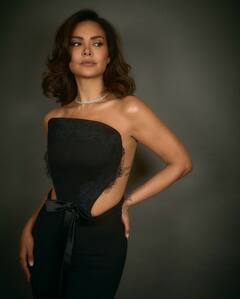 Esha Gupta In Black Backless Gown Takes Our Breath Away, PICS