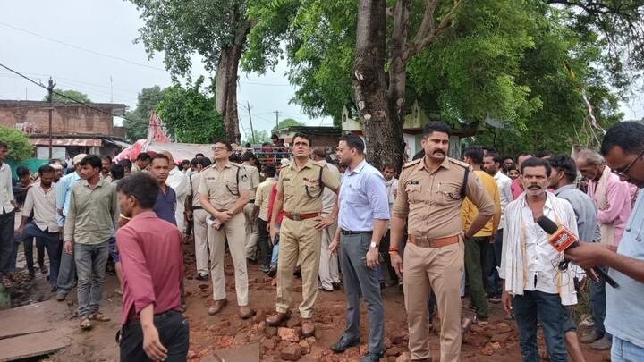 Sagar Wall Collapse: सागर हादसे पर मुख्यमंत्री मोहन यादव समेत जनप्रतिनिधियों ने दुख जताया है. कांग्रेस के राष्ट्रीय अध्यक्ष मल्लिकार्जुन खरगे ने कहा कि 9 बच्चों की मौत का समाचार हृदयविदारक है.