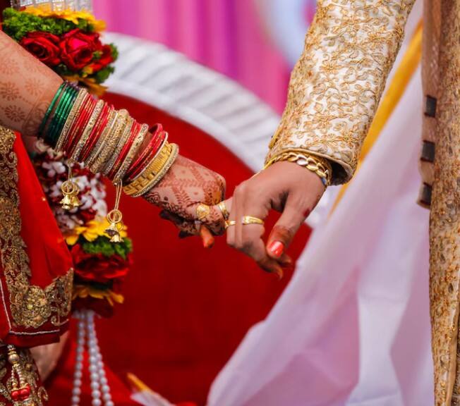 ਇੰਨਾ ਹੀ ਨਹੀਂ, ਉਨ੍ਹਾਂ ਦੇ ਮੁਤਾਬਕ 30 ਸਾਲ ਦੀ ਉਮਰ ਤੱਕ ਸ਼ੁਕਰਾਣੂਆਂ ਦੀ ਗੁਣਵੱਤਾ ਅਤੇ ਸ਼ੁਕਰਾਣੂਆਂ ਦੀ ਗਿਣਤੀ ਬਿਹਤਰ ਰਹਿੰਦੀ ਹੈ ਪਰ 30 ਸਾਲ ਦੀ ਉਮਰ ਤੋਂ ਬਾਅਦ ਸ਼ੁਕਰਾਣੂਆਂ ਦੀ ਗੁਣਵੱਤਾ ਘਟਣ ਲੱਗਦੀ ਹੈ।