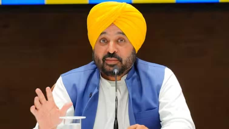 Punjab CM Bhagwant Mann spoke to Indian hockey team captain Harmanpreet Singh and wished him all the best CM भगवंत मान ने इंडियन हॉकी टीम के कैप्टन हरमनप्रीत सिंह से की बात, बताया- 'मैच देखने पेरिस आना चाहता था लेकिन...'