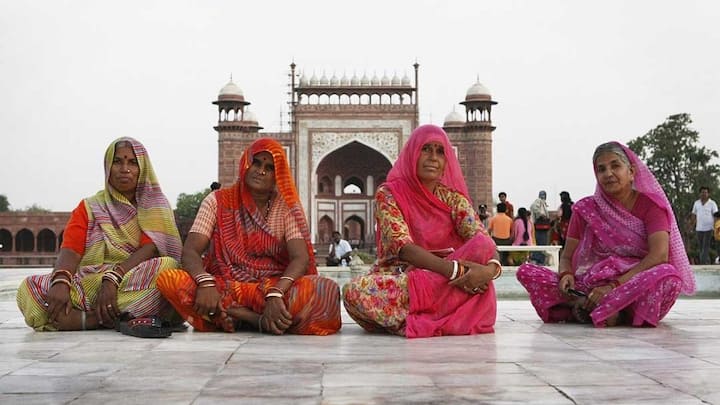 इसके साथ ही बहुत सी ऐसी सेविंग्स स्कीम होती हैं. जिनमें निवेश करके भी महिलाओं को अच्छी खासी बचत हो जाती है.