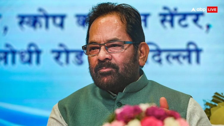 Former minister Mukhtar Abbas Naqvi over waqf board act amendment said big thing on Waqf system and touch me not is related to politics वक्फ सिस्टम पर पूर्व अल्पसंख्यक मंत्री ने कह दी बड़ी बात, बोले- 'टच मी नॉट' की सनक सियासत से...