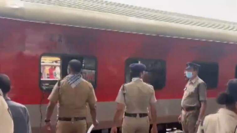 Bihar Police recovered five girls missing from Gopalganj safely from Patna Junction human trafficking ann Bihar News: गोपालगंज से गायब पांच लड़कियां पटना जंक्शन से बरामद, सभी से वीडियो रील्स बनवाने का था प्लान