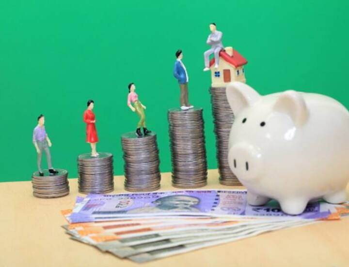 Small Saving Scheme Interest Rate: तुम्हाला अल्प बचत योजनांत बचत करून चांगला परतावा हवा असेल तर खाली दिलेल्या योजना सर्वोत्तम आहेत.