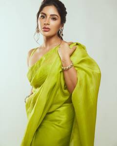Samyuktha : సంయుక్తకు ఆ కాలం నాటి ప్రేమతో పాటు తాజా పువ్వులు కావాలట.. ఏంటో ఈ కోరికలు